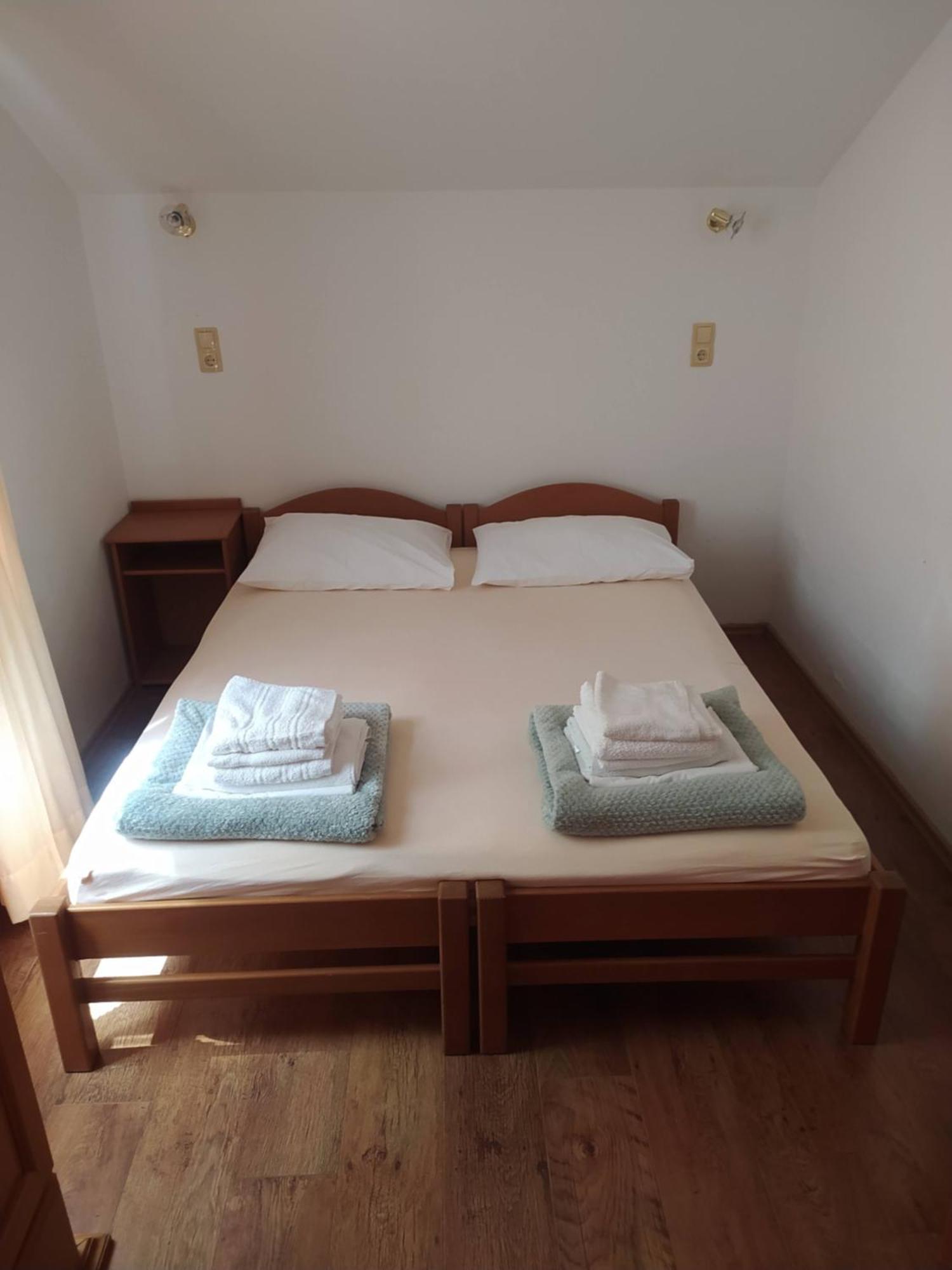 Apartments Ticinovic Omiš Esterno foto