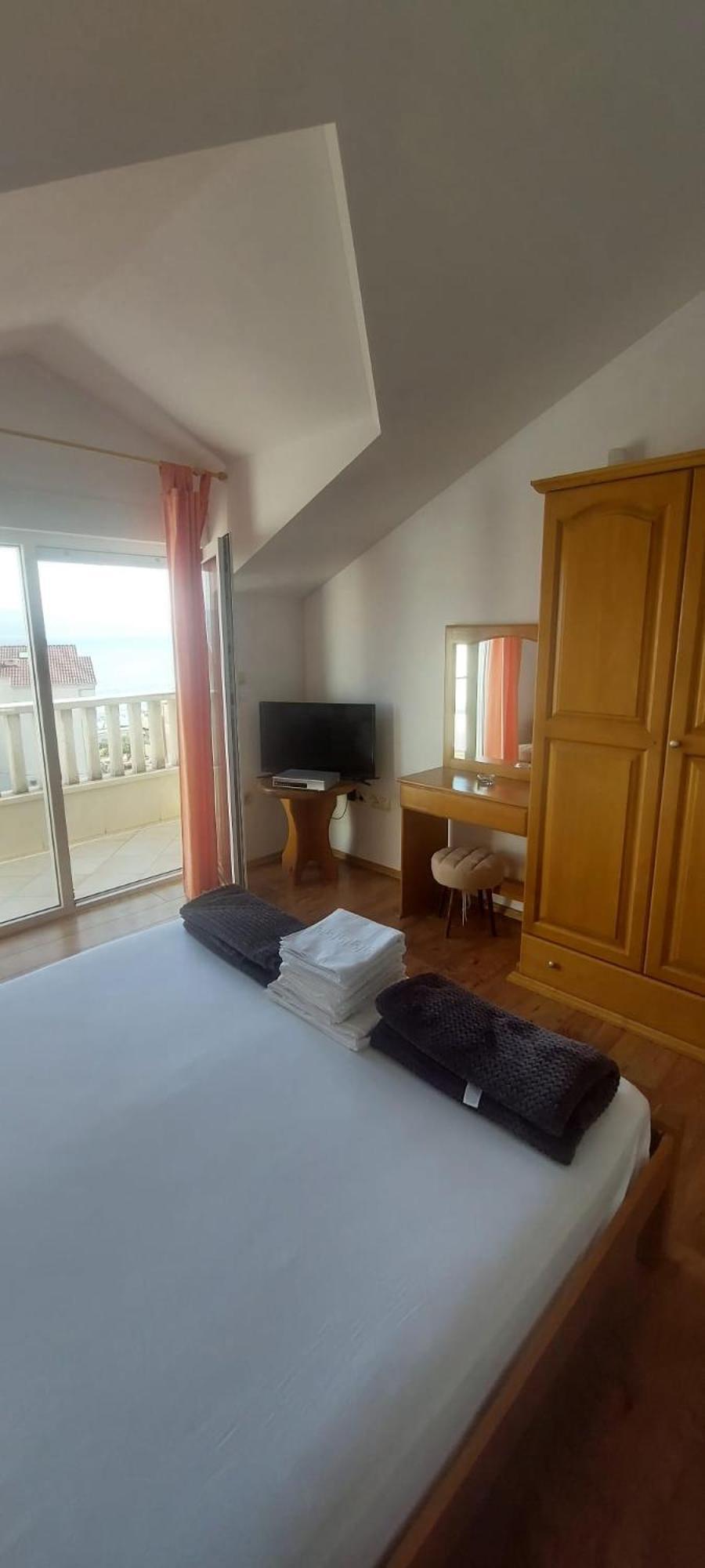 Apartments Ticinovic Omiš Esterno foto